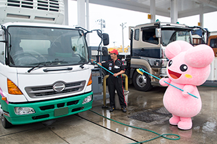 ラブちゃんも洗車のお手伝い！